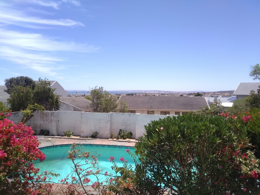 To Let 2 Bedroom Property for Rent in Country Club Western Cape